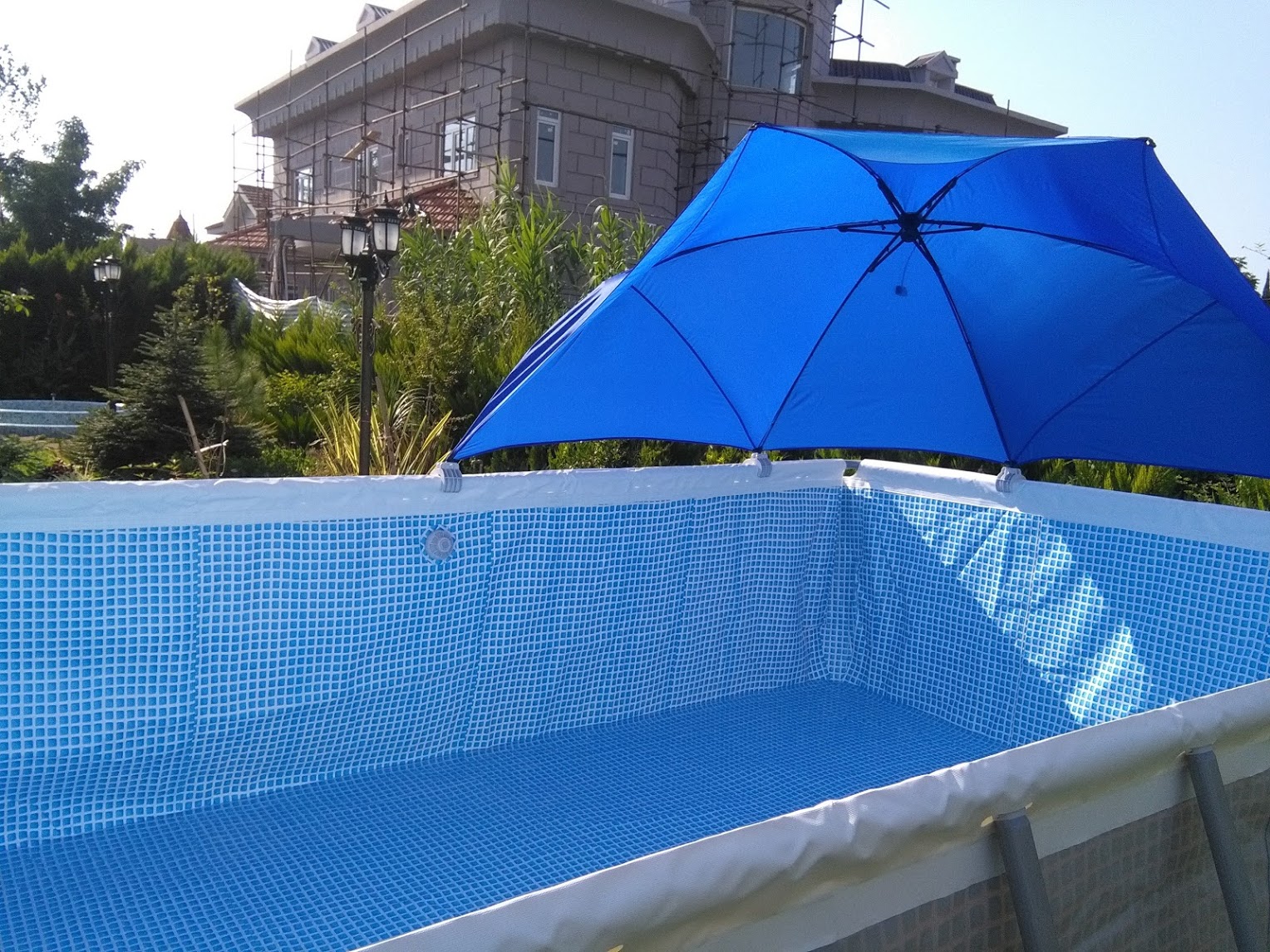 مقایسه استخر های پیش ساخته مستطیل با گرد